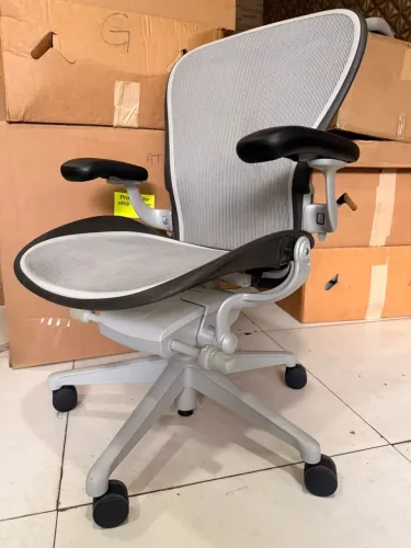 Cadeira herman miller new aeron C completa 2023