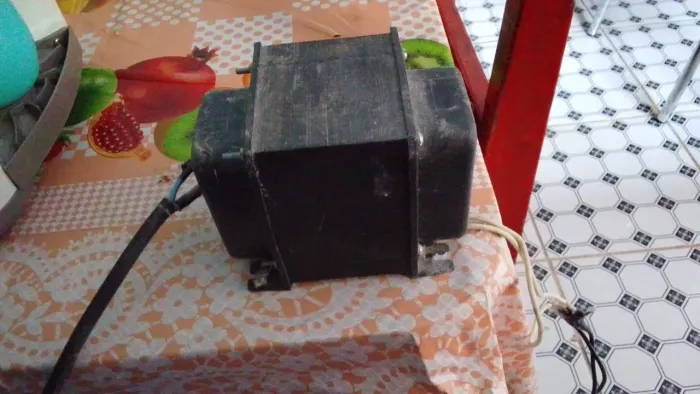 Transformador 3.000 va, por 200 reais.