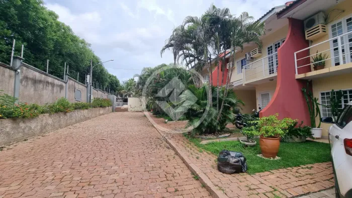 Sobrado Conjugado em Condomínio Bairro Santa Cruz - 3 Quartos sendo 1 Suíte codigo: 338514