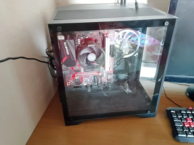 Pc com r5 5600gt pra vende logo