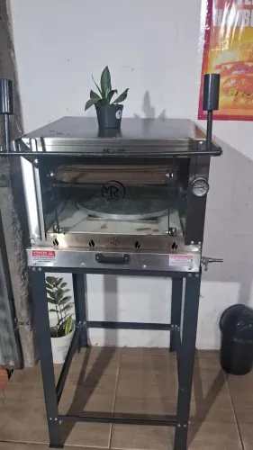 Forno para pizzaria semi novo , bastante conservado WhatsApp *. 
