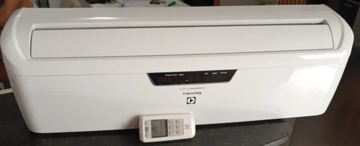 Evaporadora Electrolux inverter 7000 btus/ com controle