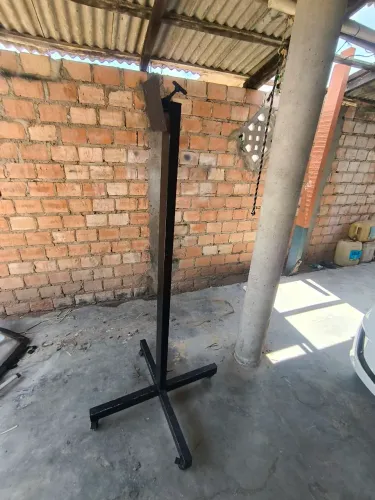 Suporte vertical com rodinhas para tv 