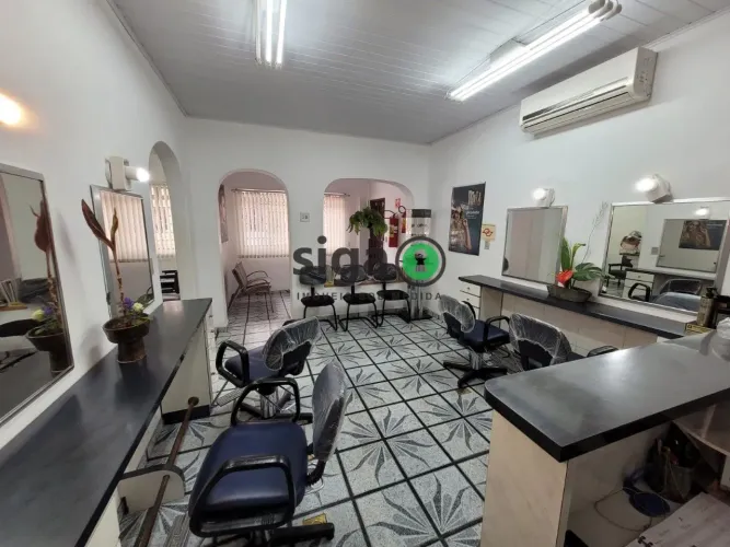 Casa térrea para locação e venda comercial em Pinheiros com 90m²