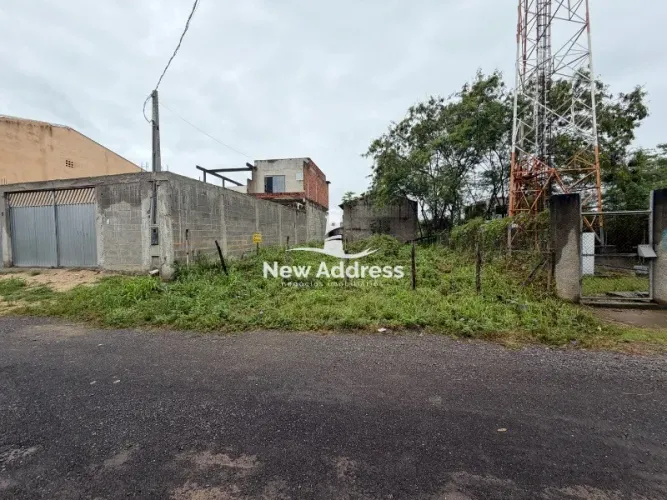 Terreno em rua asfaltada com 200 m² em bairro tranquilo e seguro, ideal para construir a c