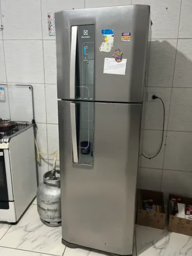 Geladeira Eletrolux motor novo - leia a descrição