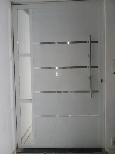 Porta de Alumínio Branco - Ótima oportunidade!