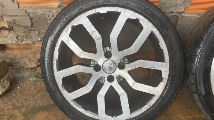 Vendo rodas aro 17, furação 4x100, com ou sem os pneus
