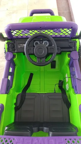 * Carrinho Elétrico Infantil Jeep Hulk - Bateria Recarregável