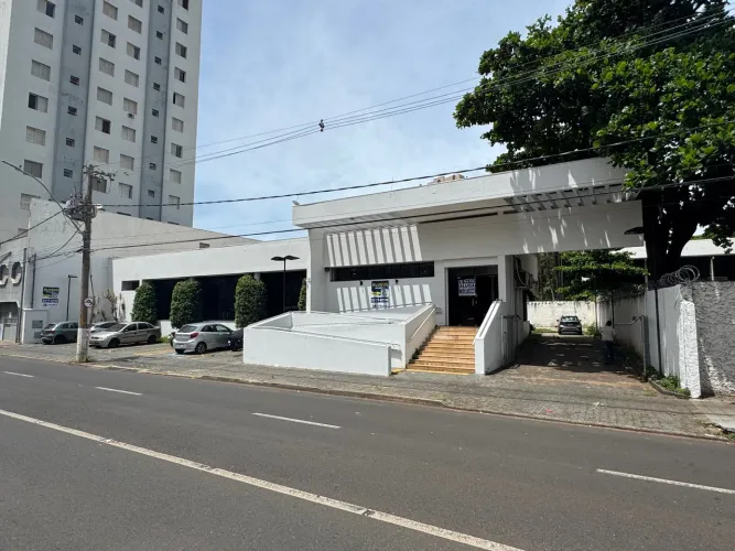 Imóvel comercial com 35m frente e 18 vagas