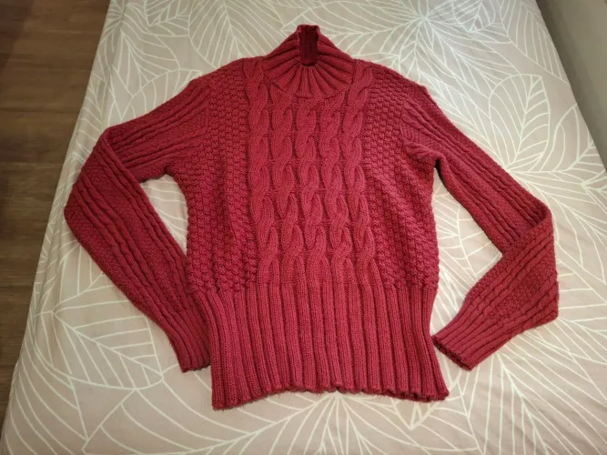 Blusa de lã vermelha