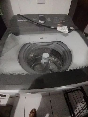 Vendo uma máquina de lavar roupa de 13 kg da Brastemp pouco tempo de uso o valor 1.600