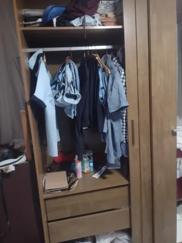 Guarda roupa mais mesa de jantar