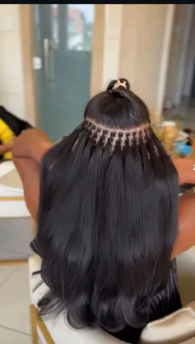 Colocação de mega hair 