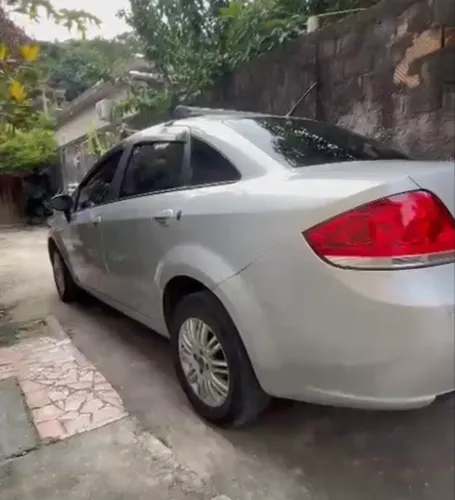 Fiat Linea Essence 1.8 Flex 16V 4P 2012