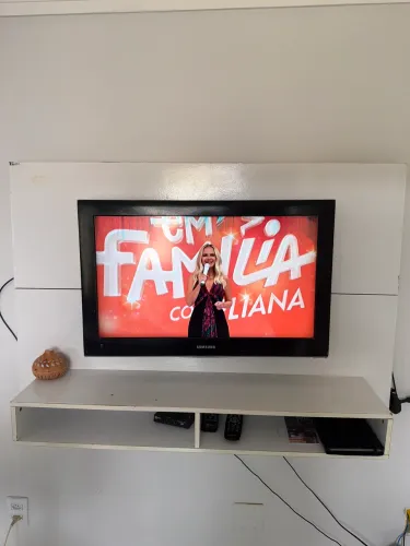 Vendo painel + TV + suporte