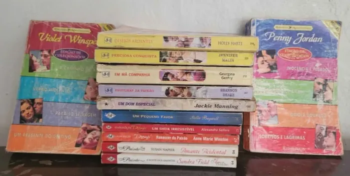 ? Lote de Romances Harlequin & Nova Cultural - 12 Livros ?