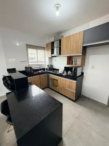 Apartamento semi mobiliado para locação no Guilhermina Vieira Chaer!
