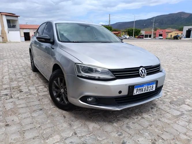 Volkswagen Jetta Comfortline 2.0 T.flex 8V 4P Tipt. 2014