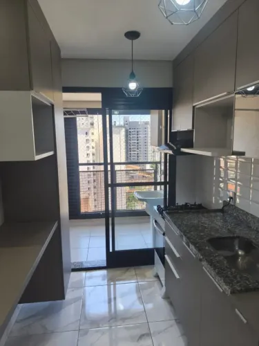 (Primeira Locação andar alto ) Smart_KM18 - Sala/TV, 1 dormitório com suíte, armários novo
