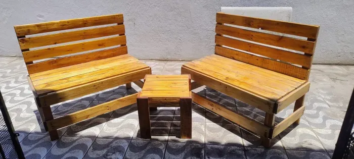 Jogo de terraço em madeira pinus envernizado