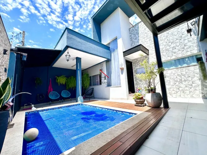 Casa no Coliseu com piscina aquecida, churrasqueira e planejados.