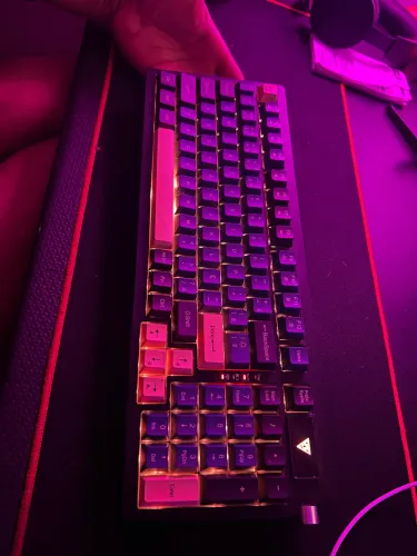 Teclado Mecânico Sem Fio Tri-Mode USB-C/2.4G BT RGB Switch Vermelho Silencioso Hot-Swap