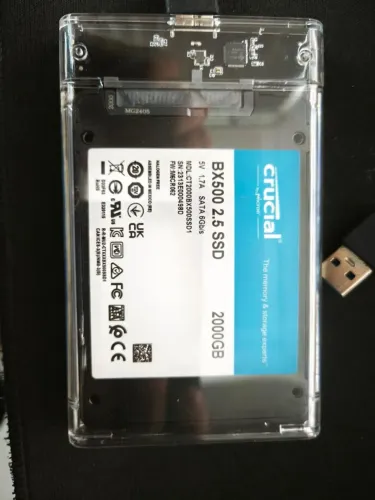 SSD SATA de 2 TB da Crucial BX500, pouquissimo usado + com case externo.