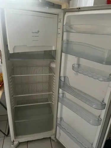 Geladeira em bom estado de conservação!! Preço ótimo! Motivo: mudança