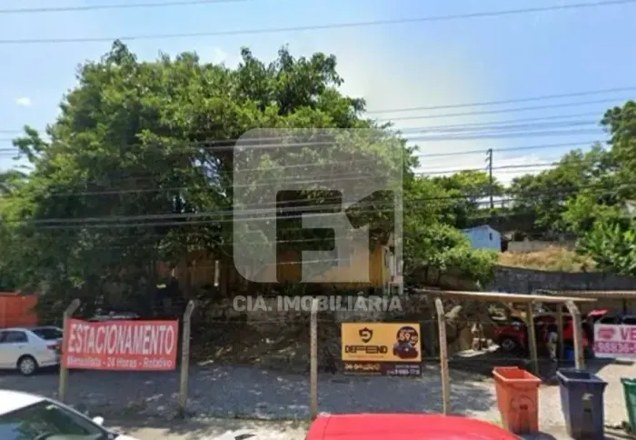 Terreno de 826m² à venda no Centro
