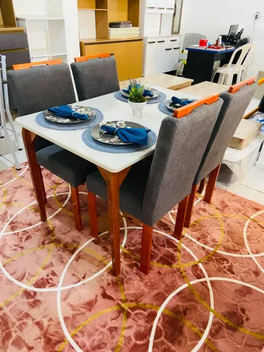 Mesa laqueada com tampo de vidro tamanho 120X80 