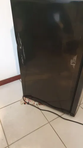 Frigobar Midea Compact 124 litros Black Edition