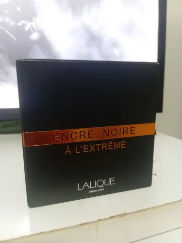 Perfume Lalique encre noire A l'extreme