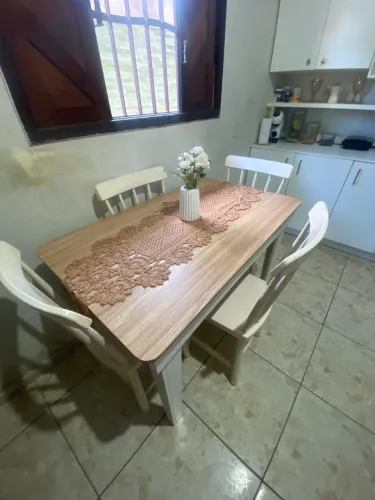 Mesa em MDF ideal pra apê e kit net