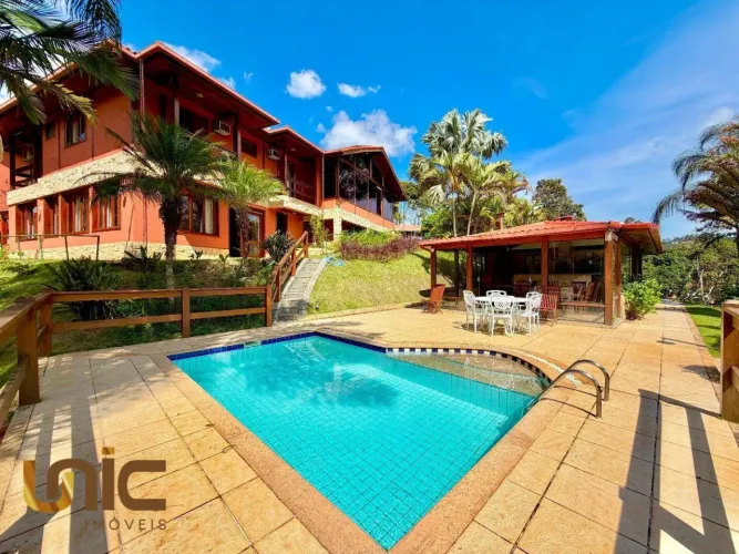 Casa em Condomínio Teresópolis | 7 Suítes | Porteira Fechada