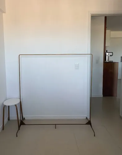 Cabideiro arara metálica dourado/cobre - design elegante