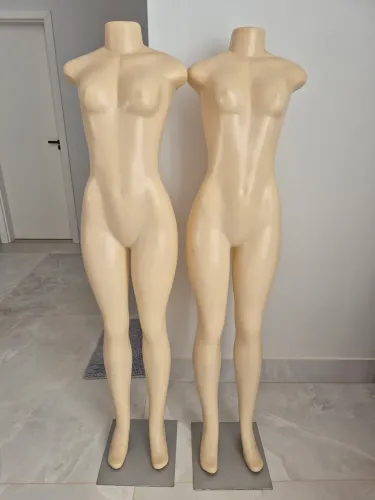Manequim feminino base metálica excelente estado