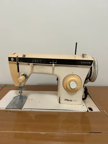 Máquina de Costura Singer Zig-Zag 321 com Gabinete