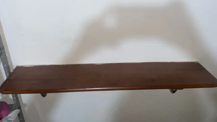 Vende-se prateleira de madeira