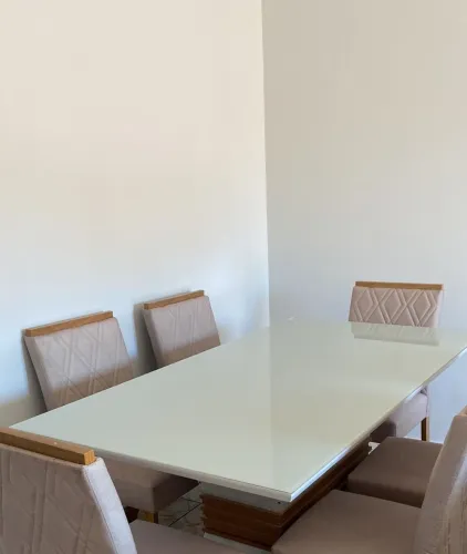 Vendo Mesa de Jantar com 6 Cadeiras