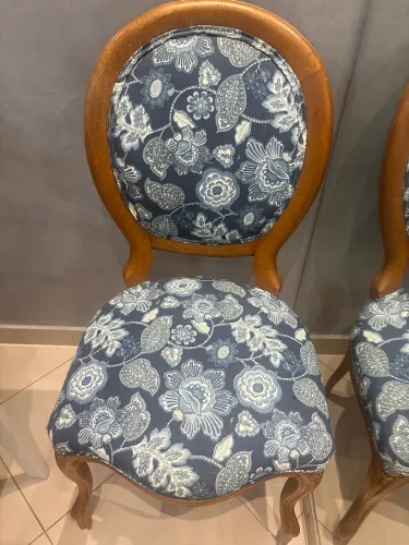 Cadeira Antiga Estilo Medalhão - Totalmente Reformada e Impecável!