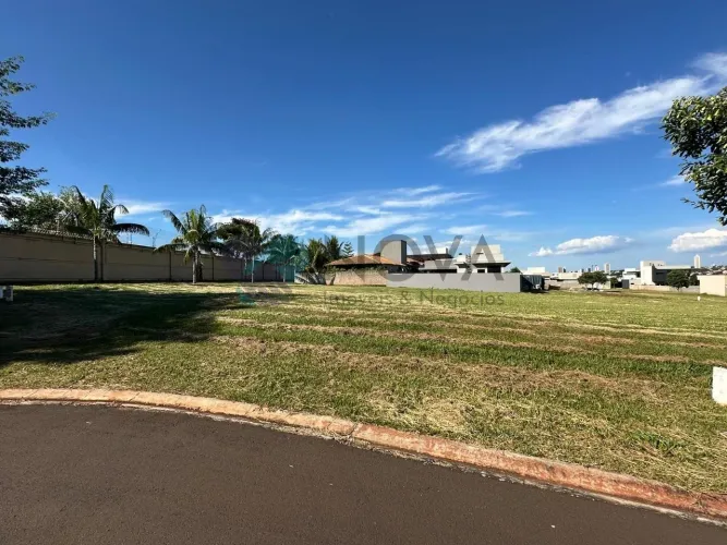 TERRENO EXCLUSIVO NA PARTE ALTA DO MELHOR CONDOMÍNIO DE ARARAQUARA
