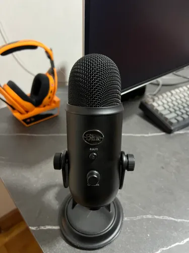 Microfone Usb Blue Yeti - Edição Blackout