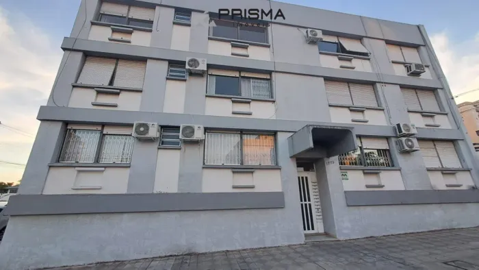 Apartamento 2 dormitórios, com dependência na Av. Borges de Medeiros em Santa Ma