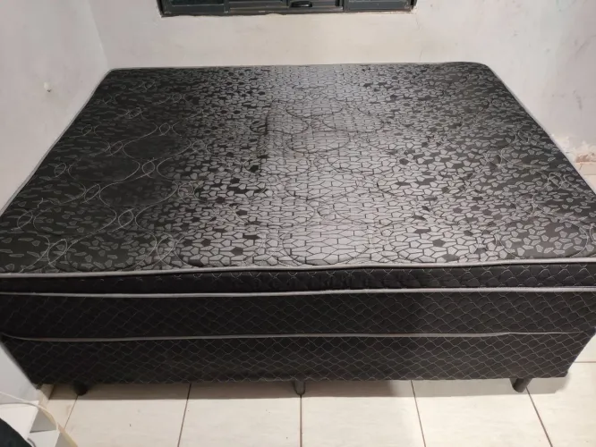 Guarda roupas e cama de casal 