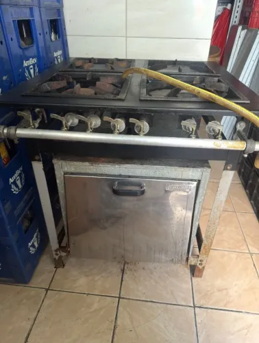 Fogão industrial 4 bocas com forno