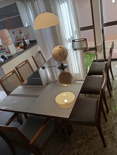 Mesa Grande Espelhada com 8 cadeiras