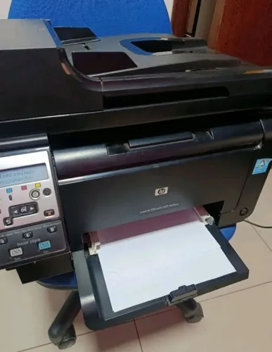 Impressora multifuncional Hp Laserjet colorida m175nw bem conservada com toner 