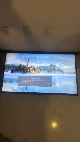 Smart TV LG 43 - com detalhe na tela