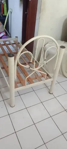 Cama de solteiro de ferro
